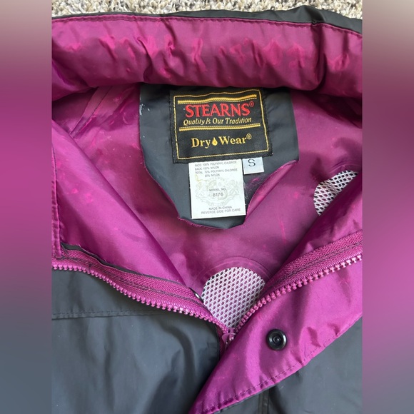 Stearn’s women’s Dry Wear charcoal and deep purple jacket size small - Picture 6 of 10
